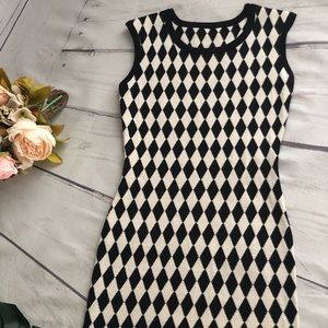 Sleeveless mini dress black and white